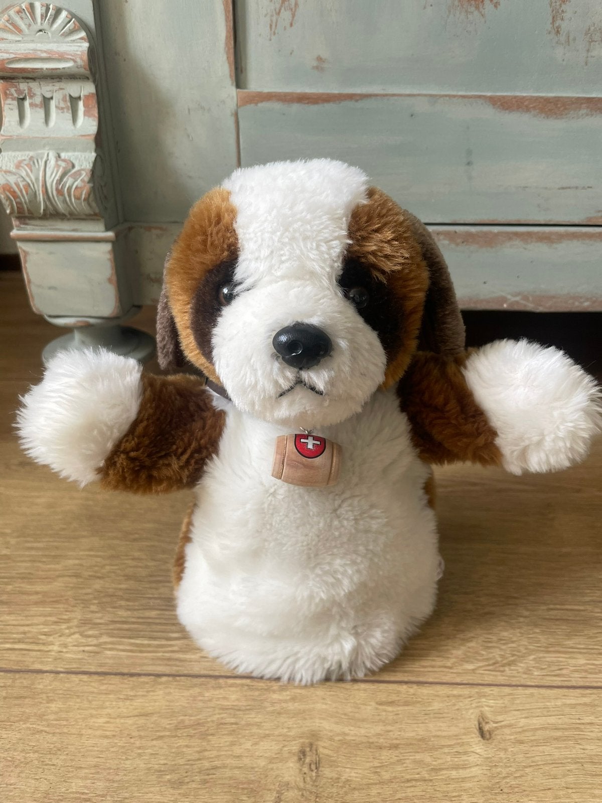 Fantastische handpop sint bernhard hond pluche met kruikje, Ophalen of Verzenden, Zo goed als nieuw, Hond of Kat, Beeldje of Figuurtje