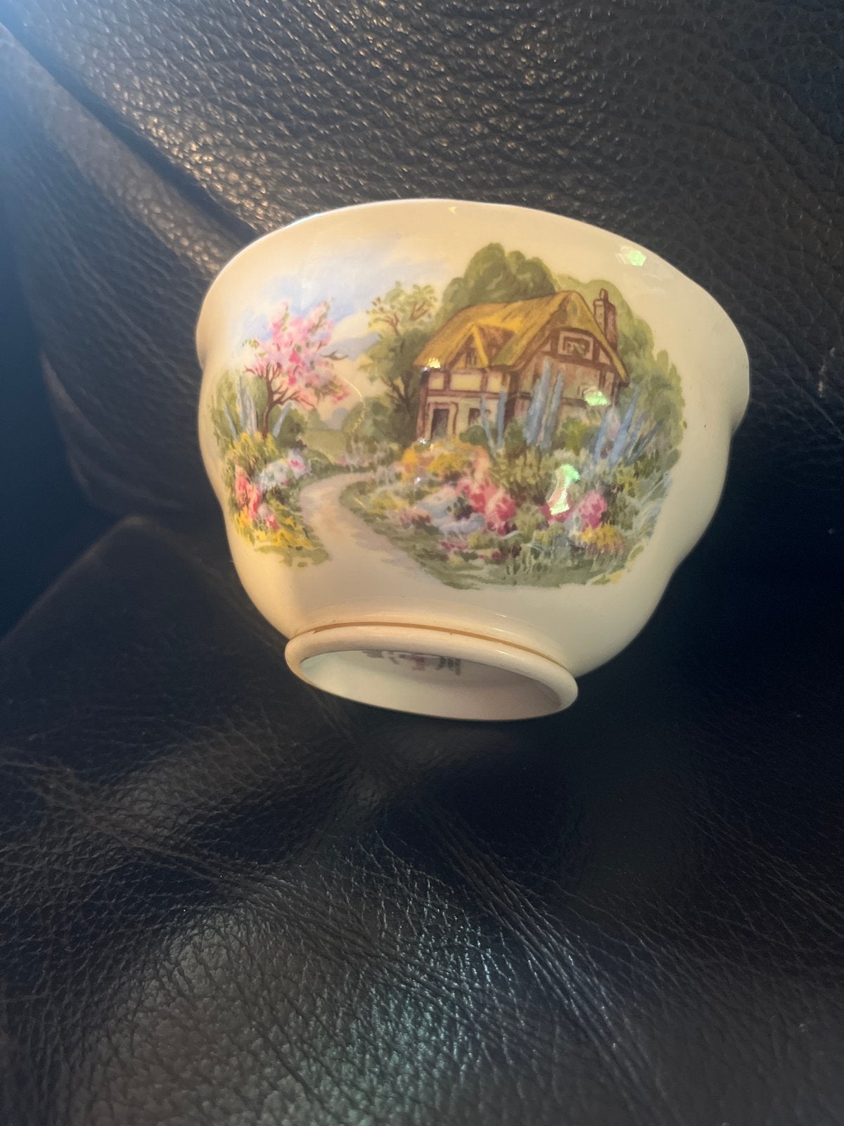 Royal Vale Bone China Kom met Cottage Scène, Ophalen of Verzenden