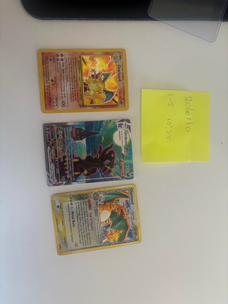 Pokémon Kaarten: Charizard & Umbreon VMAX (Played/Damaged), Ophalen of Verzenden, Gebruikt, Meerdere kaarten