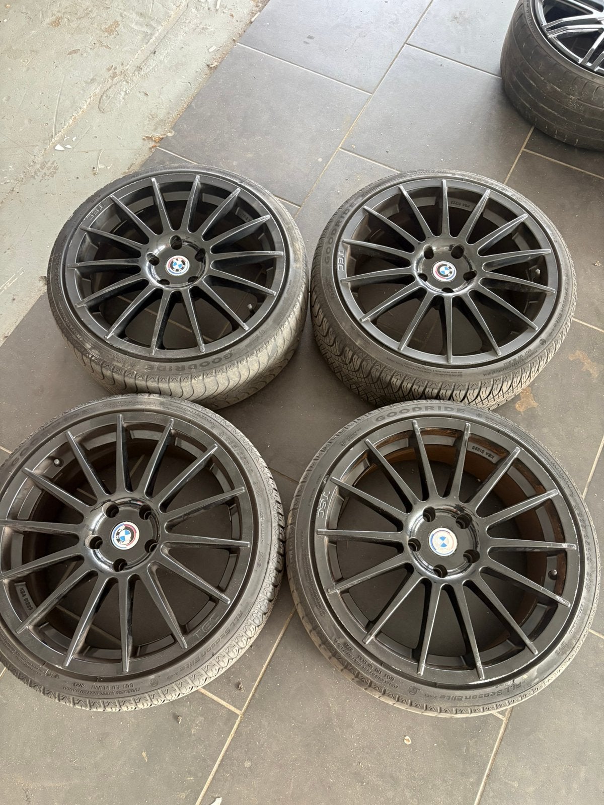 19 inch velgen, Motoren, Ophalen