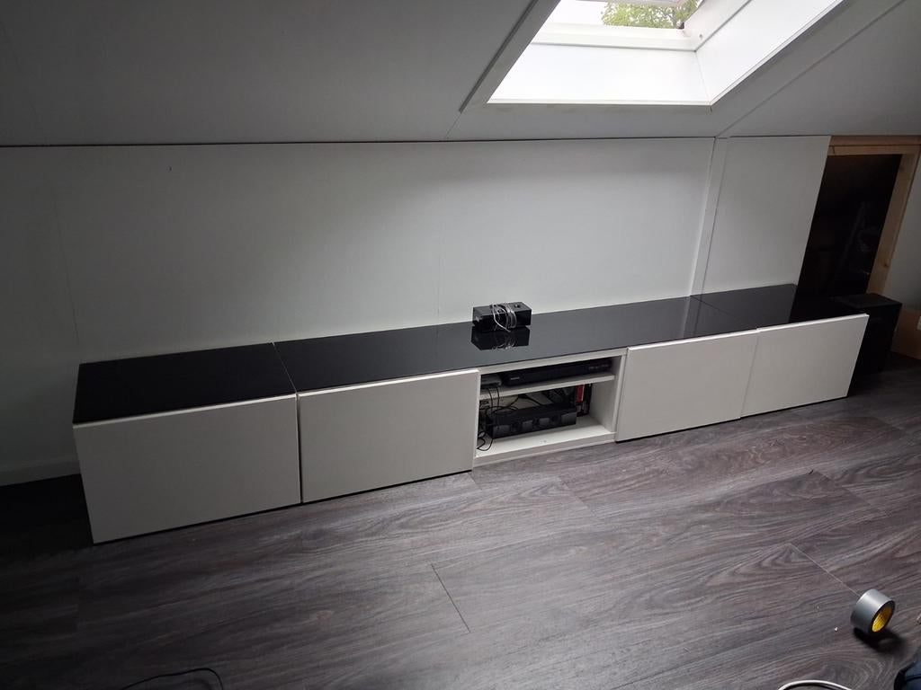 Modern TV-meubel met opbergruimte en glazen blad, Gebruikt, Ophalen of Verzenden, 200 cm of meer, Minder dan 100 cm