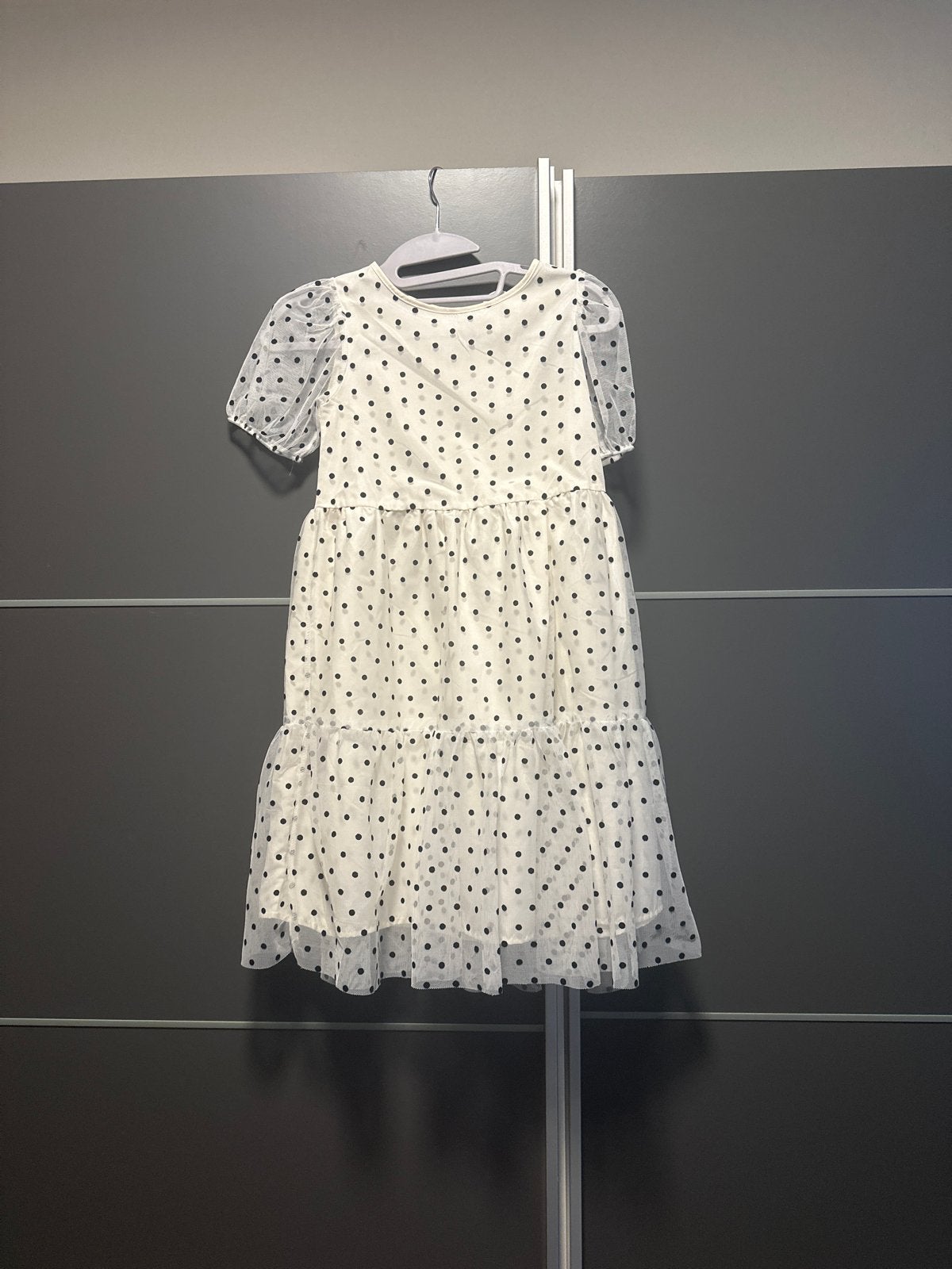 H&M Witte Jurk met Zwarte Polka Dots - Maat128, Ophalen of Verzenden, Zo goed als nieuw, Meisje