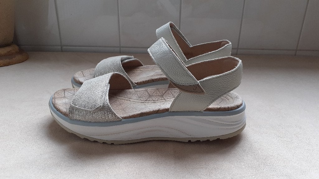 Joya. Leren sandalen. Flores. Beige metallic. Mt 38, Kleding | Dames, Beige, Zo goed als nieuw, Joya, Sandalen of Muiltjes