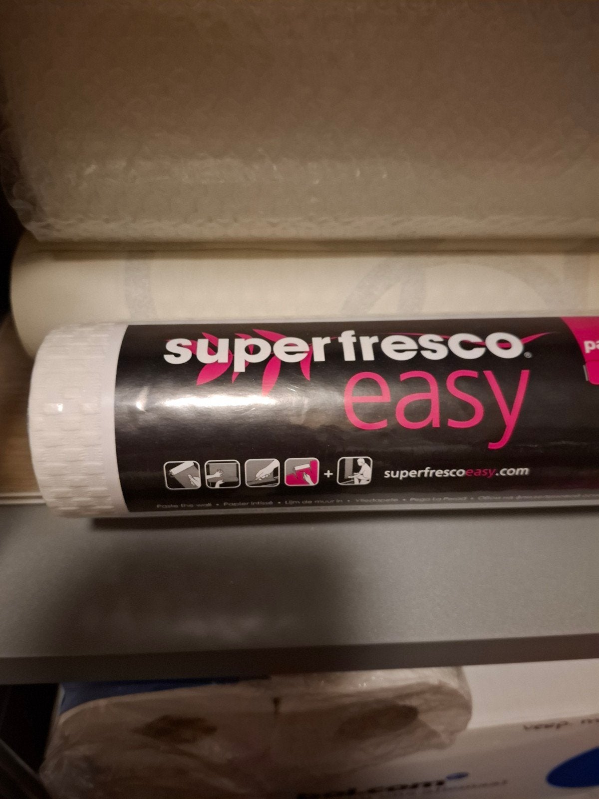 1 rol Super fresco behang, wit met een klein werkje., Ophalen of Verzenden