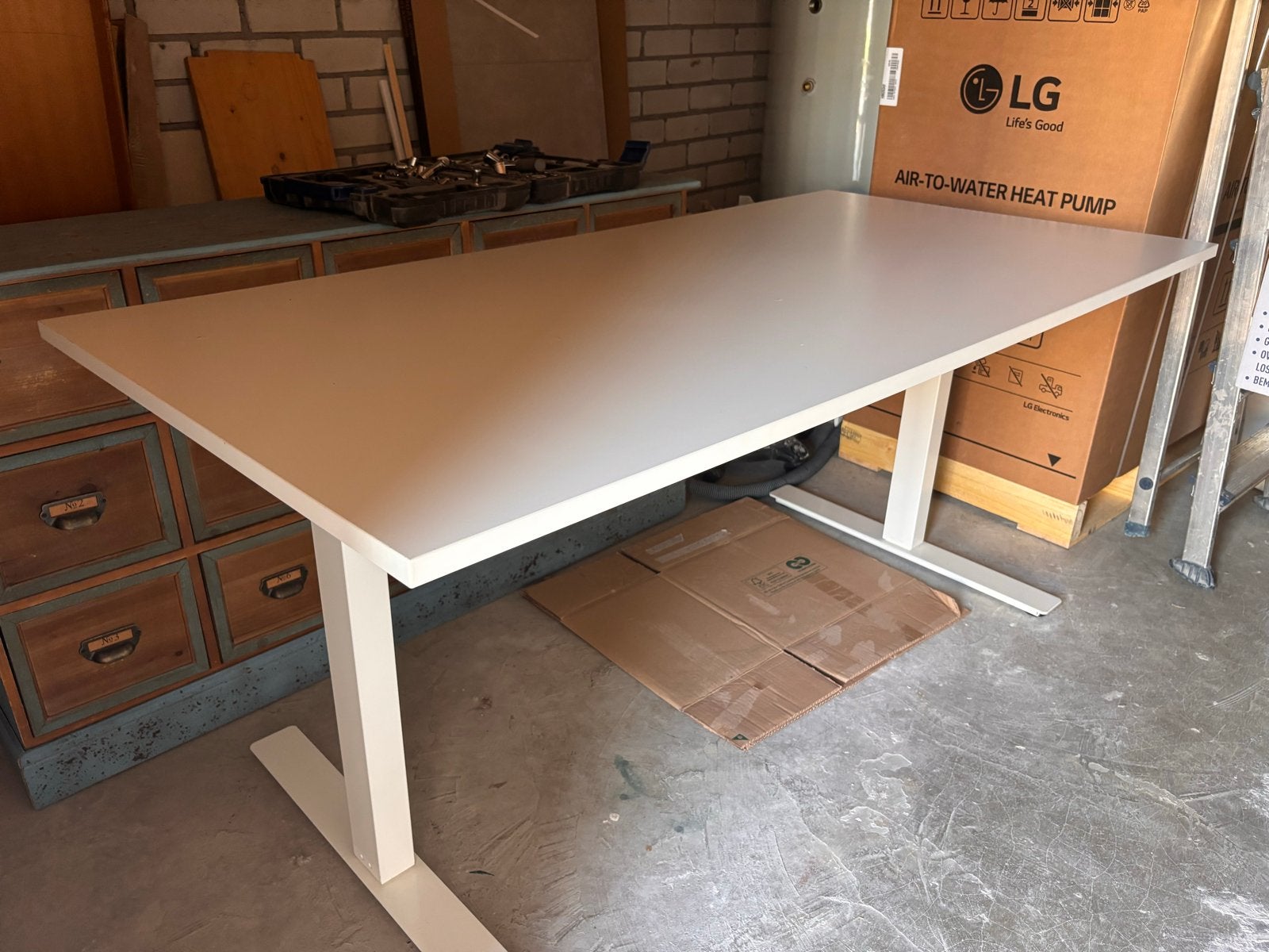Zit-sta bureau - Handmatig verstelbaar - ikea, Huis en Inrichting, Bureaus, Ophalen, In hoogte verstelbaar, Gebruikt, Zit-sta bureau
