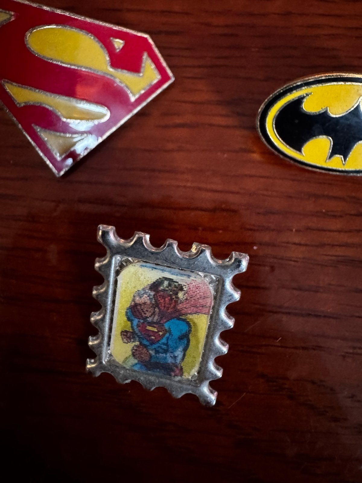 Superman & Batman pins en Superman speldje, Ophalen of Verzenden, Zo goed als nieuw, Figuurtje, Speldje of Pin