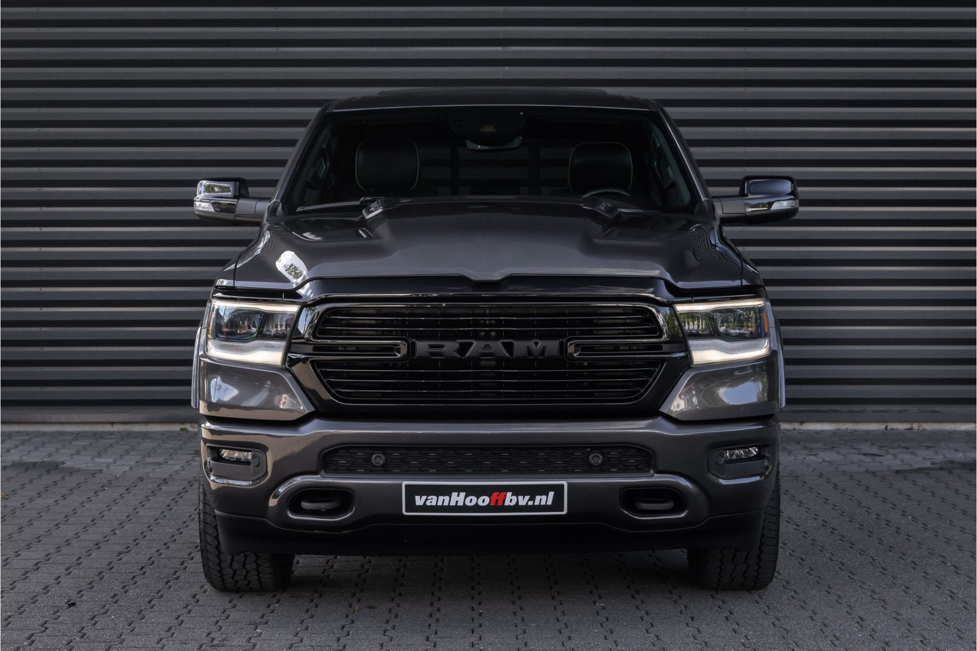 Dodge Ram 1500 5.7 V8 4x4 Crew Cab Laramie Pano - Harman Kar, Gebruikt, 5654 cc, 402 pk, Bedrijf