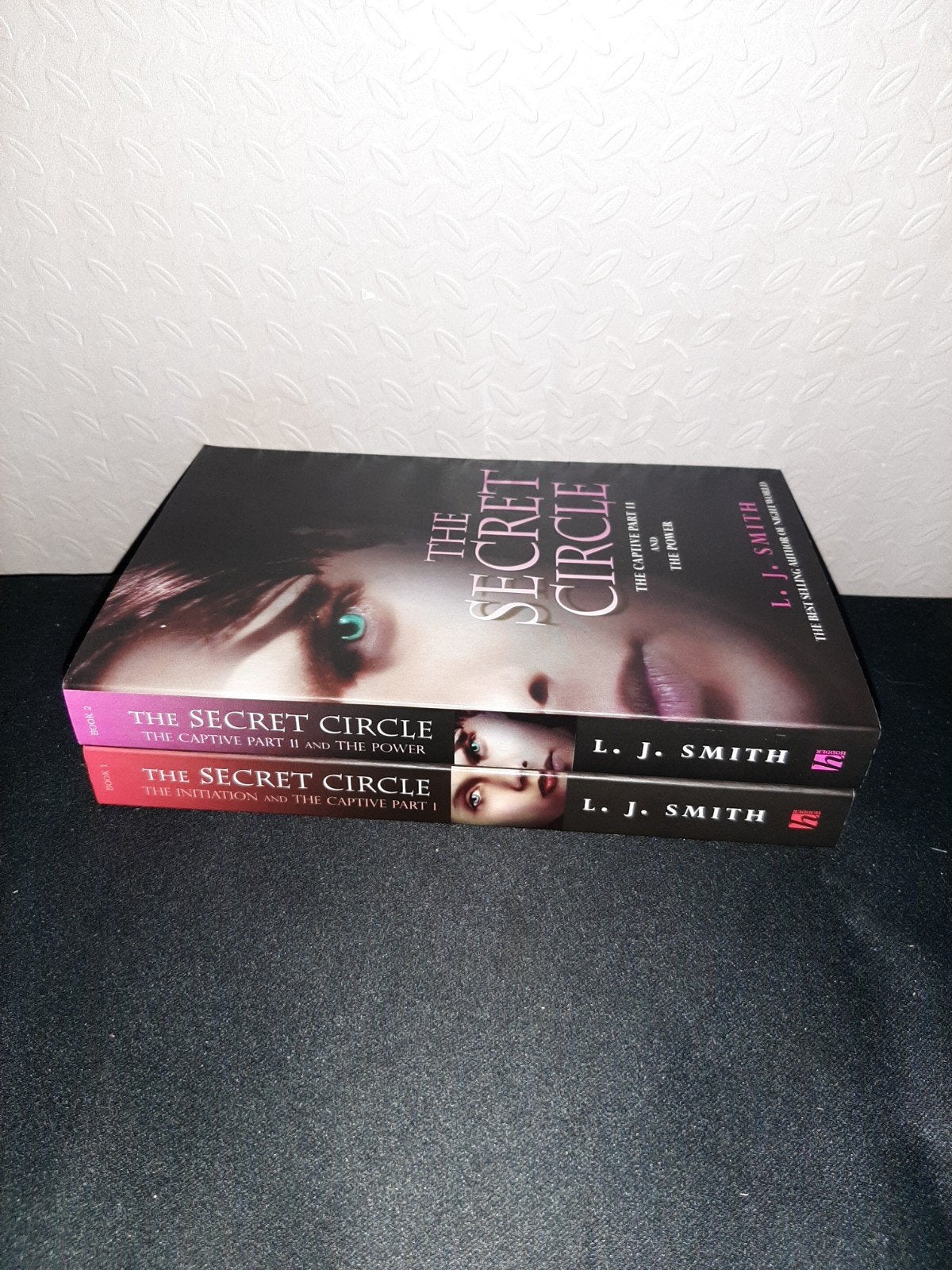 The Secret Circle: The Initiation & The Captive (2 boeken), Ophalen of Verzenden, Zo goed als nieuw