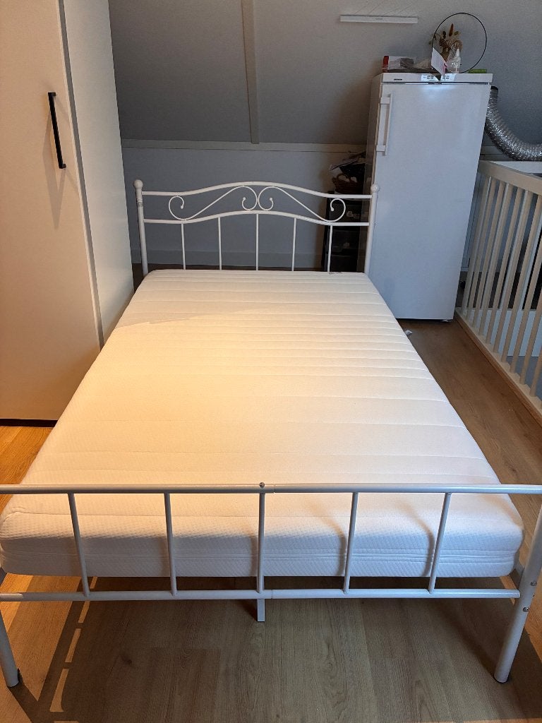Bed, Ophalen, Wit, 140 cm, Zo goed als nieuw