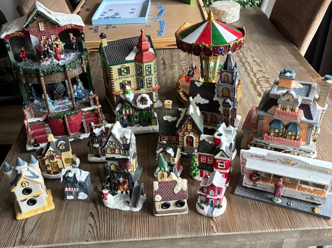 Diversen kerst huisjes, Ophalen, Zo goed als nieuw