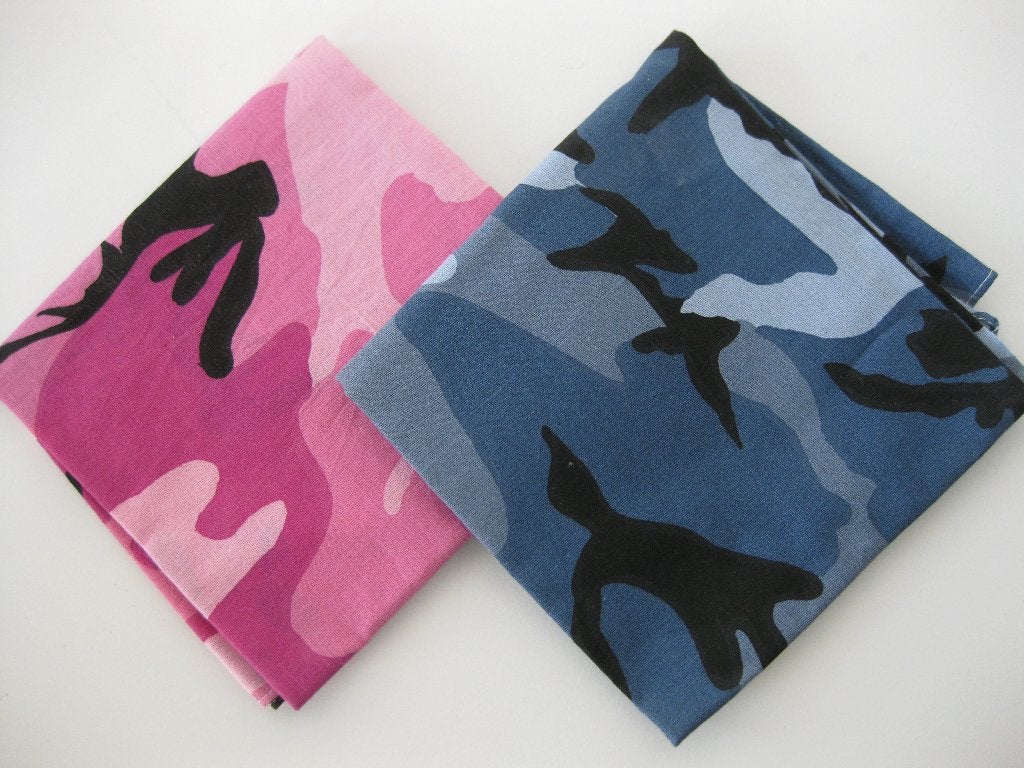 Zakdoeken / Bandana's 2 stuks blauw/roze camouflage 52x52 cm, Sieraden, Tassen en Uiterlijk, Overige Accessoires, Ophalen of Verzenden