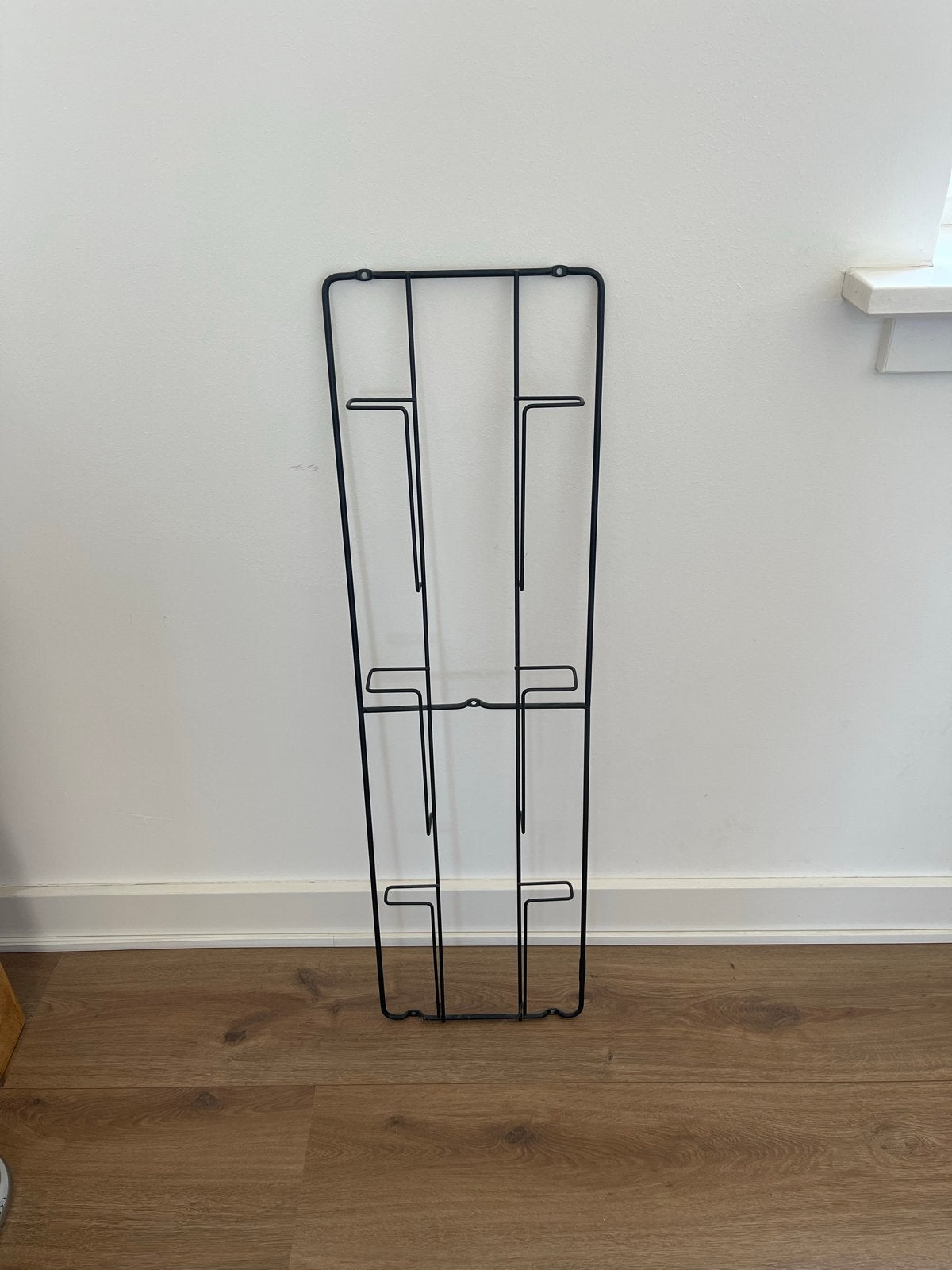 Zwart metalen tijdschriftenrek voor wandmontage, Huis en Inrichting, Woonaccessoires | Krantenbakken en Lectuurbakken, Ophalen