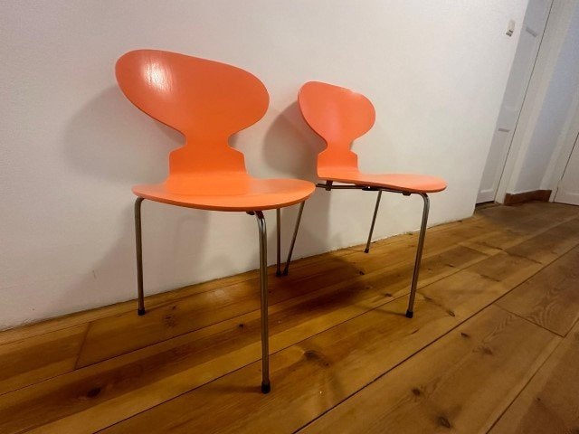 Ant chair, de Mier, Arne Jacobsen, kleur Zalm, 3 poot, Huis en Inrichting, Ophalen, Twee, Overige kleuren, Zo goed als nieuw