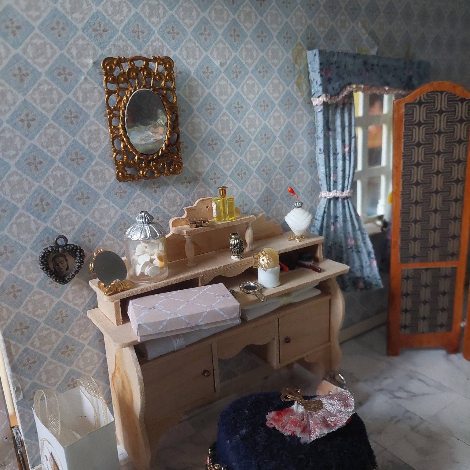 mooie doos voor poppenhuis, Ophalen of Verzenden, Zo goed als nieuw, Poppenhuis