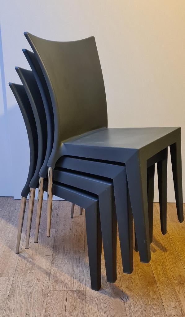 4 Arrmet Kunststof stapelstoelen, Ophalen, Gebruikt, Kunststof, Stapelbaar