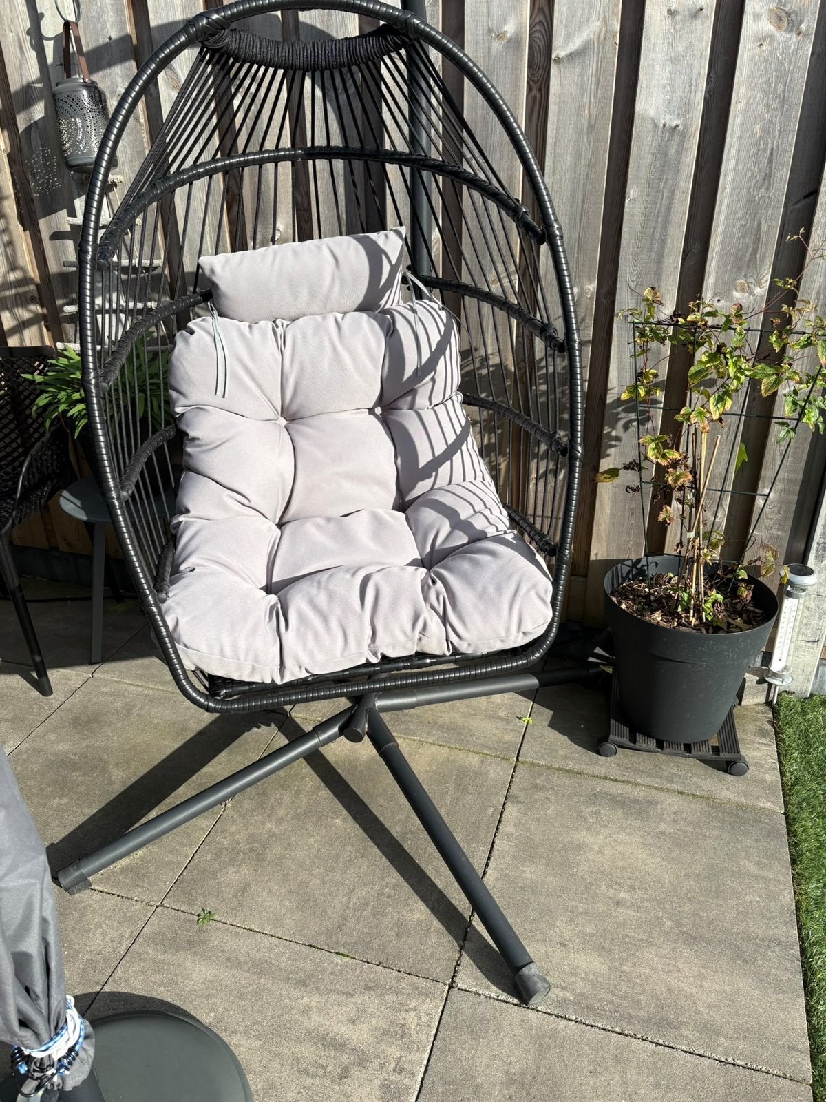 Comfortabele hangstoel met kussen - Zwart/Grijs, Tuin en Terras, Ophalen, Gebruikt, Wicker