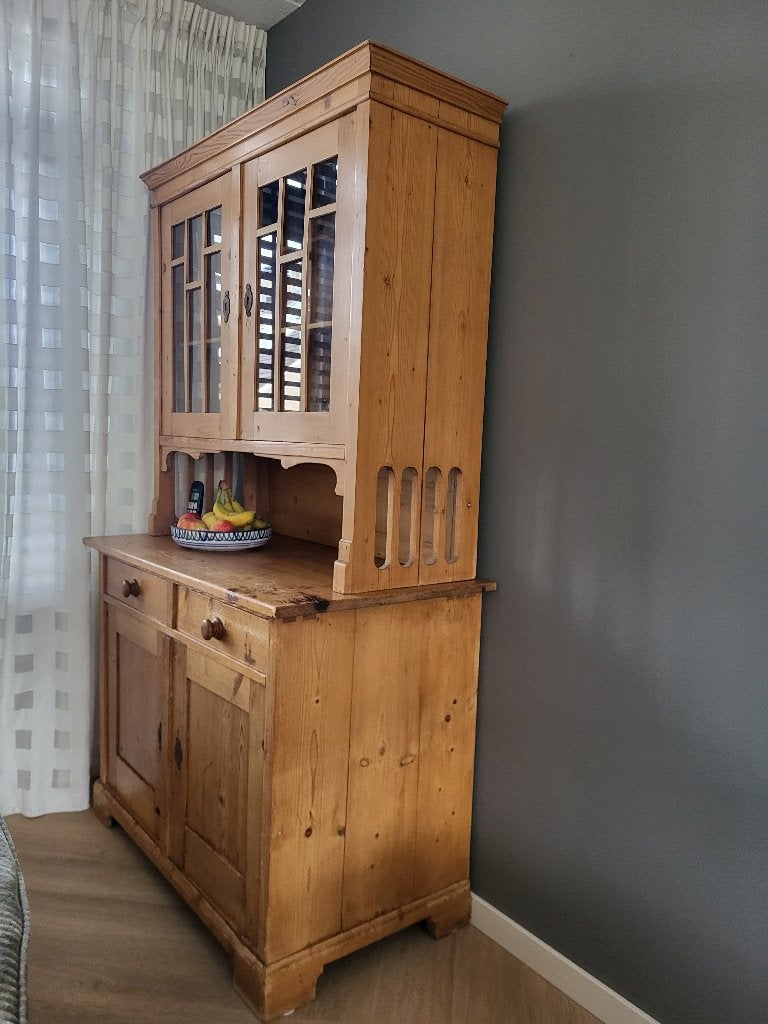 Buffetkast grenenhout, Ophalen, Met plank(en), Gebruikt, 100 tot 150 cm