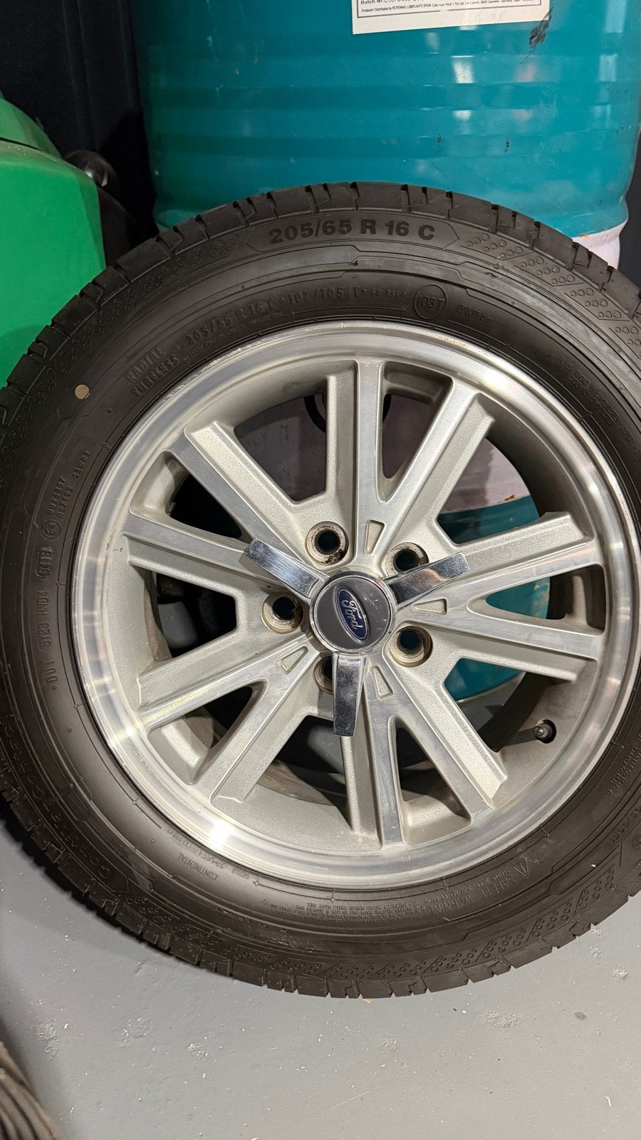 Originele Ford 16 inch lichtmetalen velgen met banden, Ophalen, 16 inch, Banden en Velgen, Bestelwagen