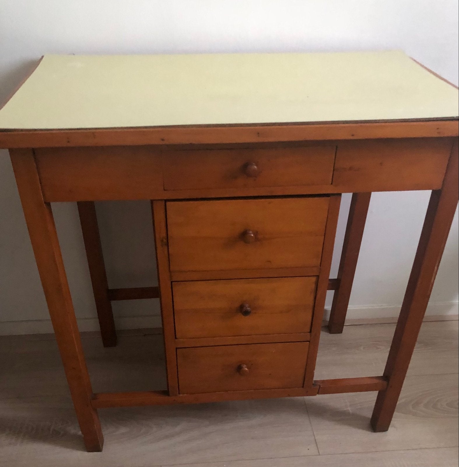 Vintage houten bureau met lades - Gebruikt, Huis en Inrichting, Tafels | Eettafels, Ophalen, Gebruikt, 100 tot 150 cm, Tot twee personen