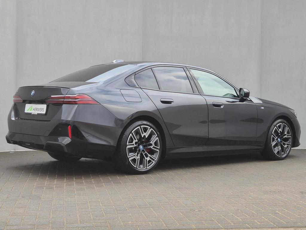 BMW i5 XDrive 40 M Sport Edition 84 kWh 4WD / SOH 96,61%/ VO, Auto's, Automaat, Gebruikt, Zwart, 394 pk