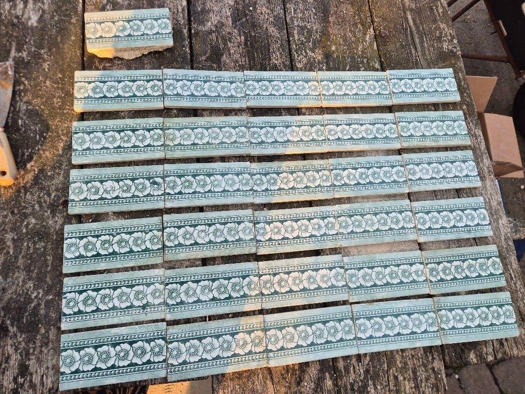 30 antieke randtegels 15x7,5 cm groen decor, Ophalen