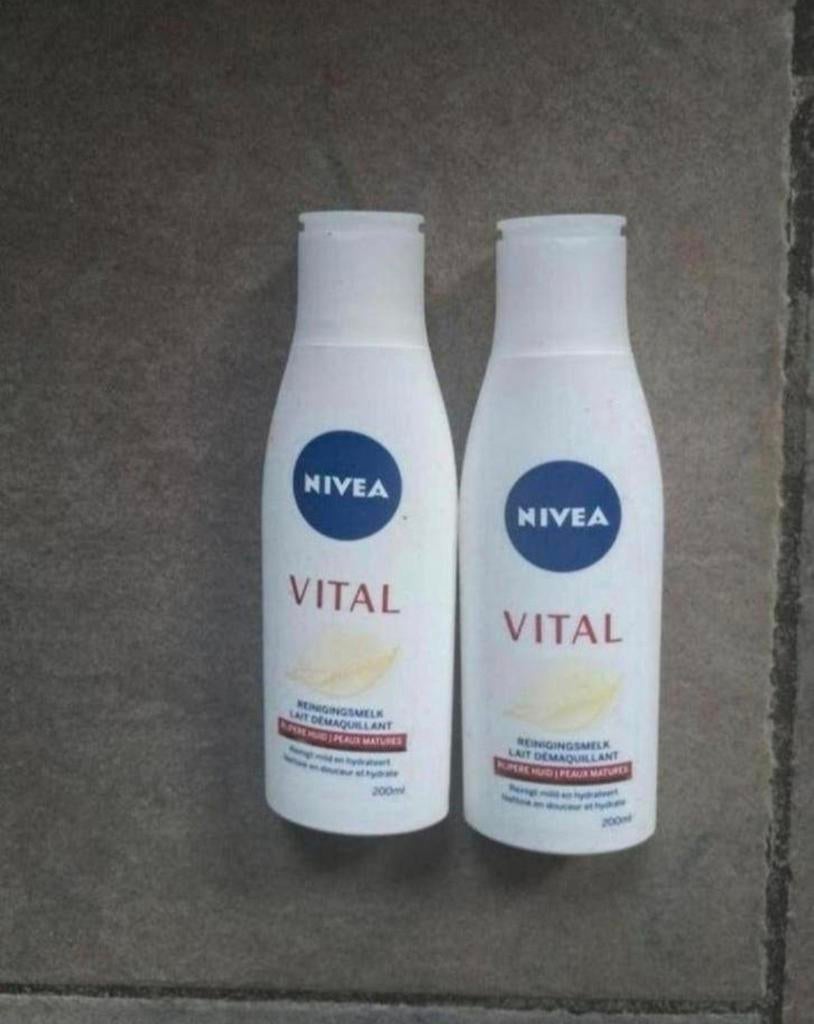 Nivea Vital Reinigingsmelk - 10 stuks, Ophalen of Verzenden, Nieuw, Gehele gezicht, Reiniging