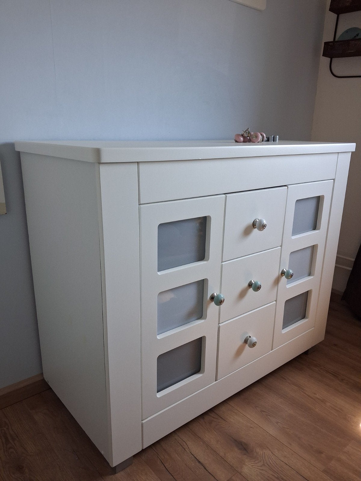 Commode en plank met haakjes, Kinderen en Baby's, Kinderkamer | Commodes en Kasten, Ophalen, Gebruikt, 50 tot 70 cm, 100 cm of meer