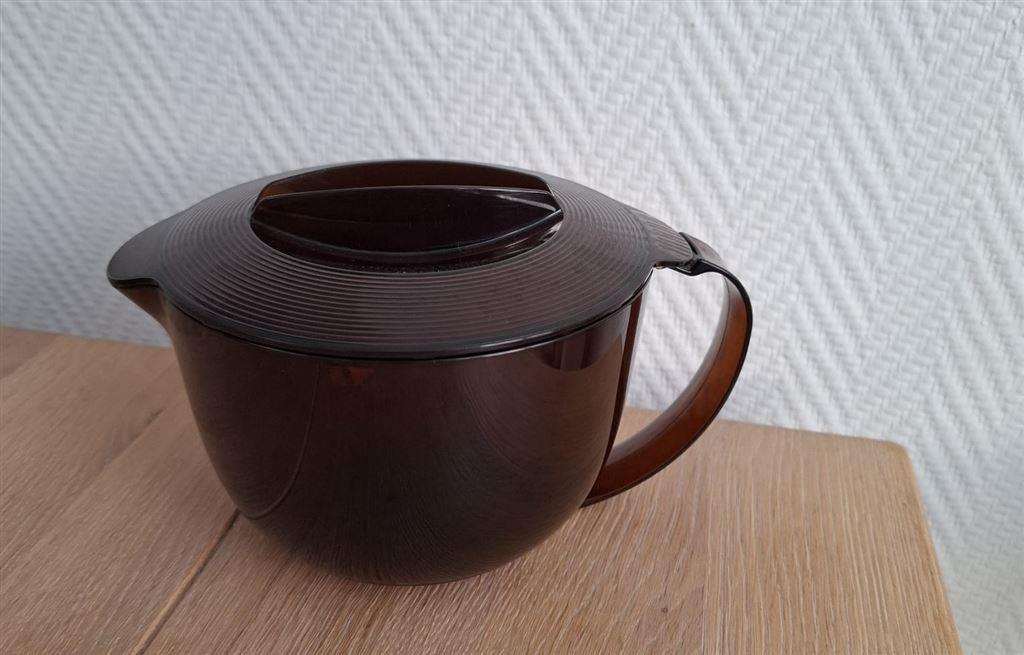 Microplus kan, 1 liter, zgan, Tupperware, Ophalen of Verzenden, Zo goed als nieuw, Bruin, Beker of Kan