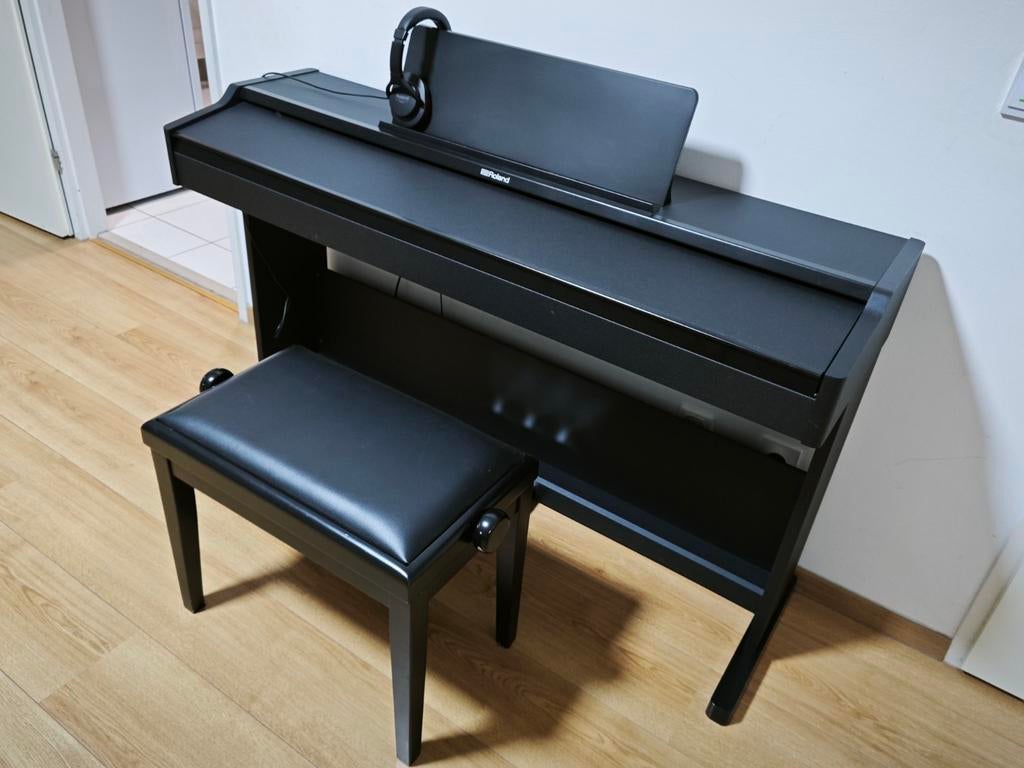 Roland RP107 Digitale Piano - Zo goed als nieuw, Muziek en Instrumenten, Piano's, Zo goed als nieuw, Zwart, Ophalen of Verzenden