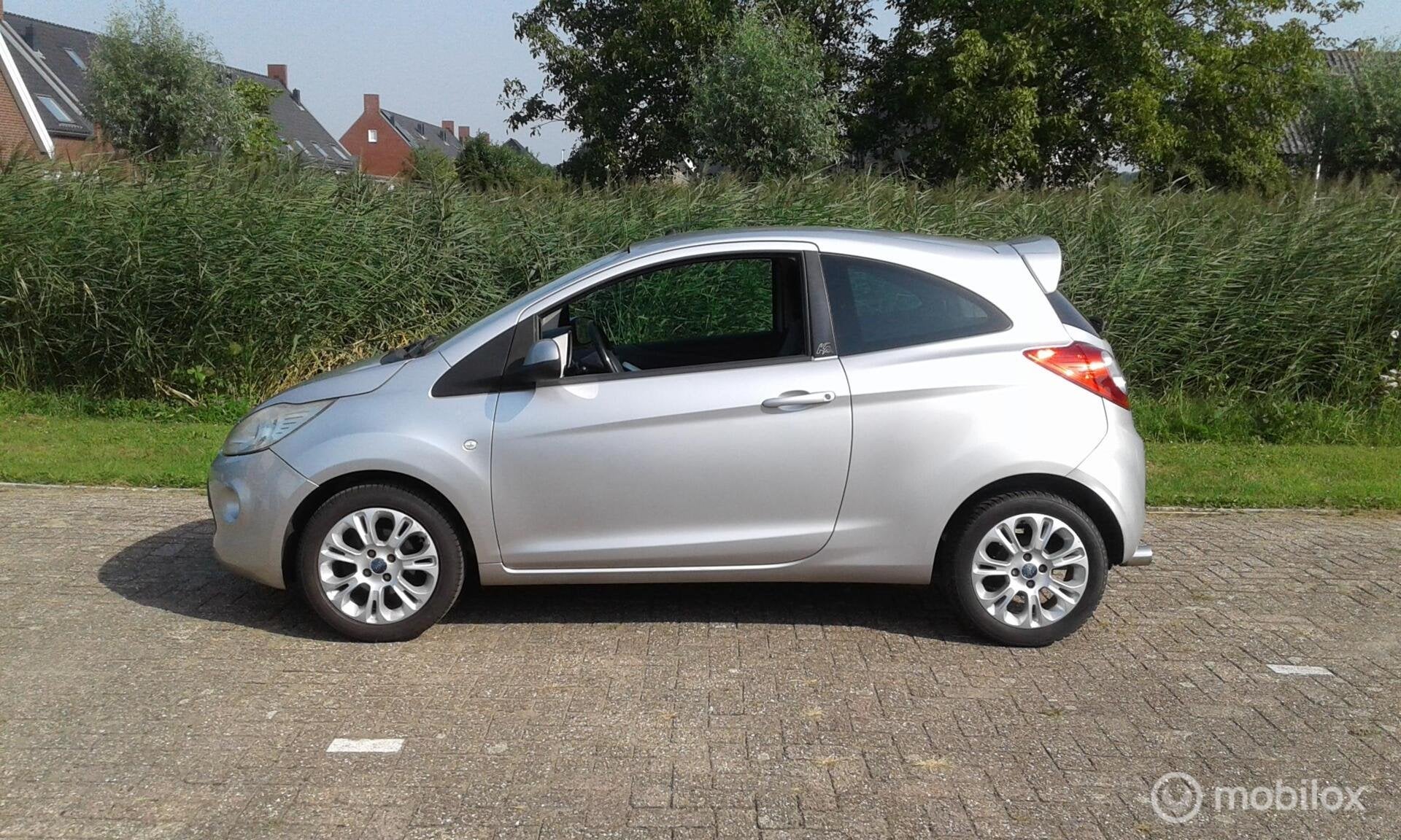 Ford Ka 1.2 Titanium Net autootje incl onderhoud en nw APK., Voorwielaandrijving, Gebruikt, 1242 cc, 4 cilinders