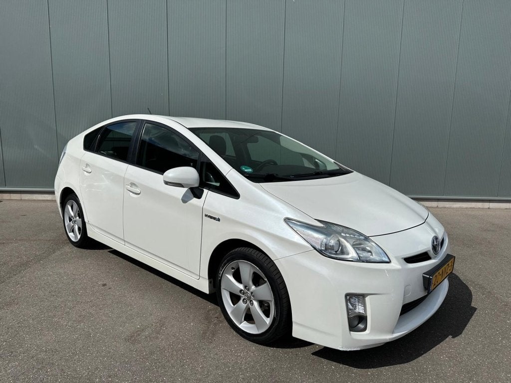 Toyota Prius 1.8 Aspiration HUD | KEYLESS | BOEKJE !, Auto's, Toyota, Automaat, 4 cilinders, Wit, Origineel Nederlands