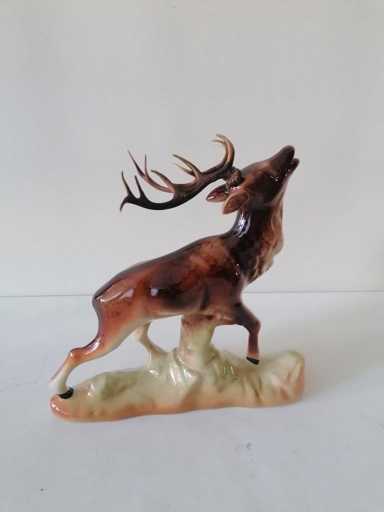 antiek keramiek beeld van een hert met gewei izgst 32x29 cm, Antiek en Kunst, Ophalen of Verzenden
