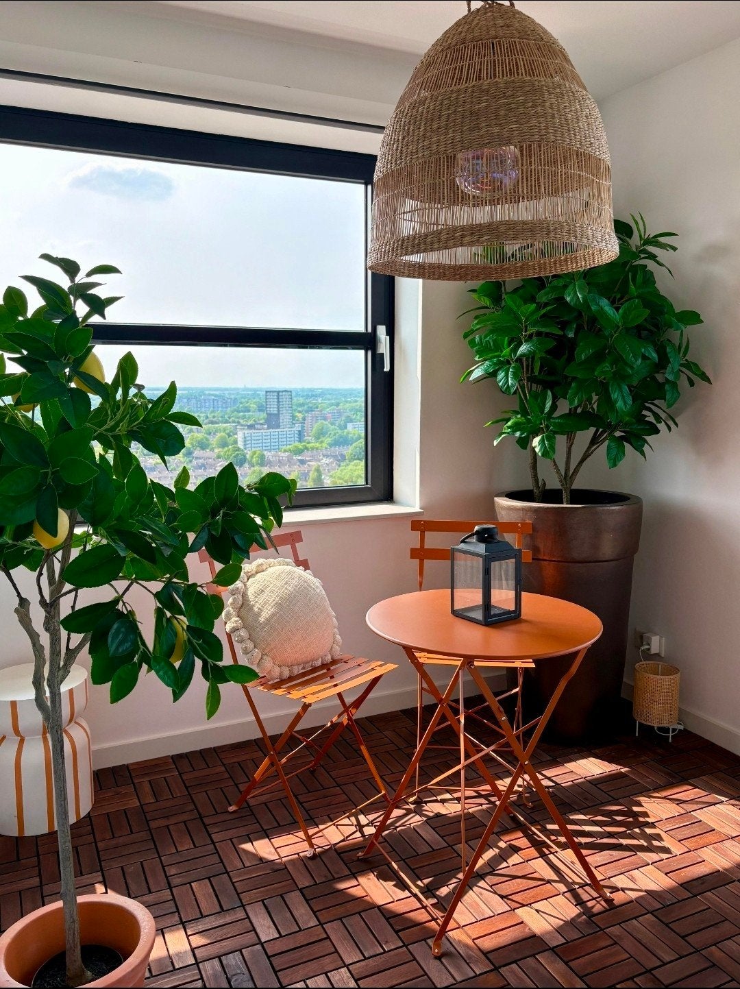Oranje/terracotta bistro set voor balkon of tuin, Tuin en Terras, Tuinsets en Loungesets, Overige materialen, Gebruikt, Tuinset