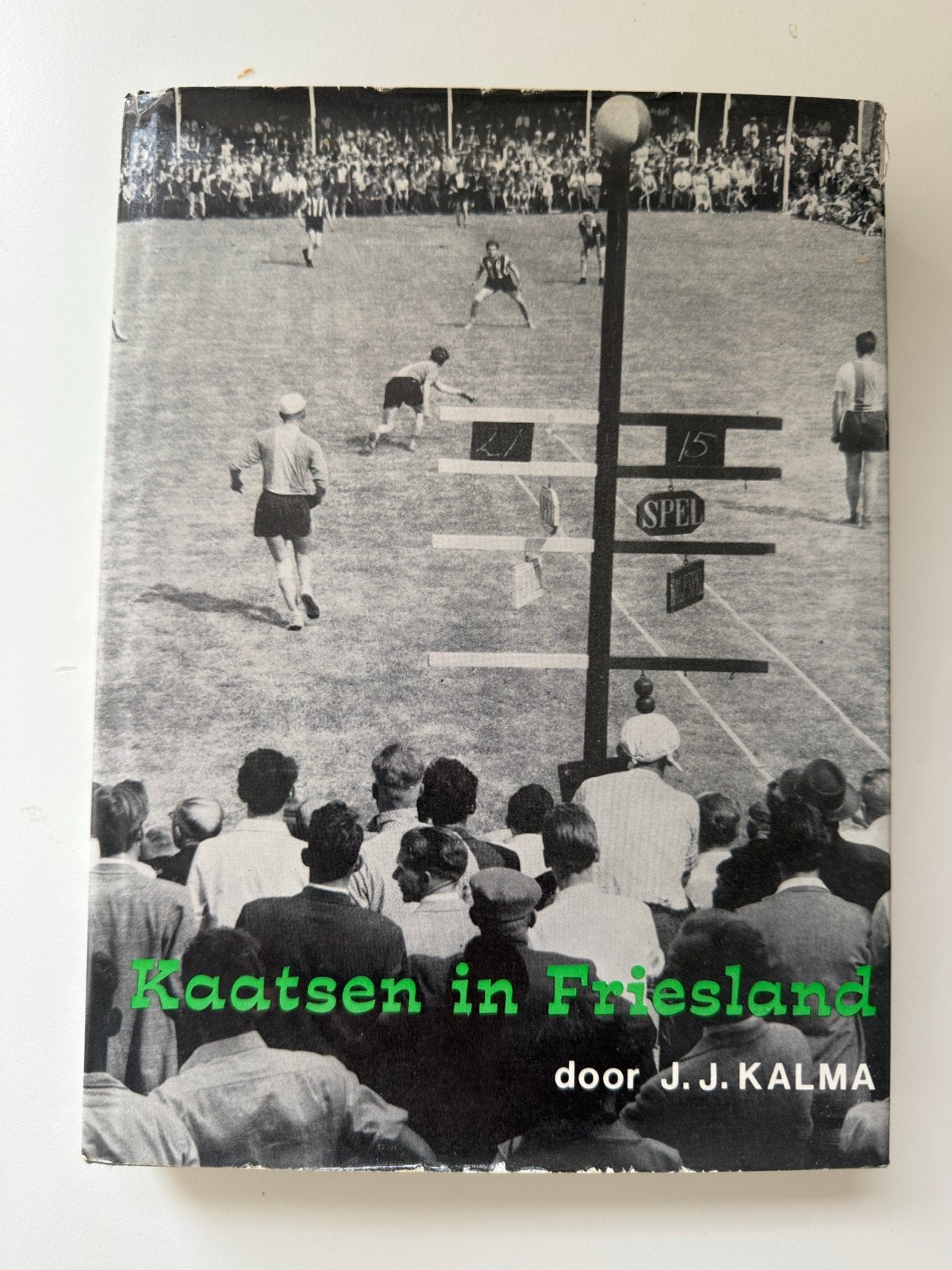 Kaatsen in Friesland - Het spel met de kleine bal, Boeken, Ophalen of Verzenden, Gelezen, Balsport