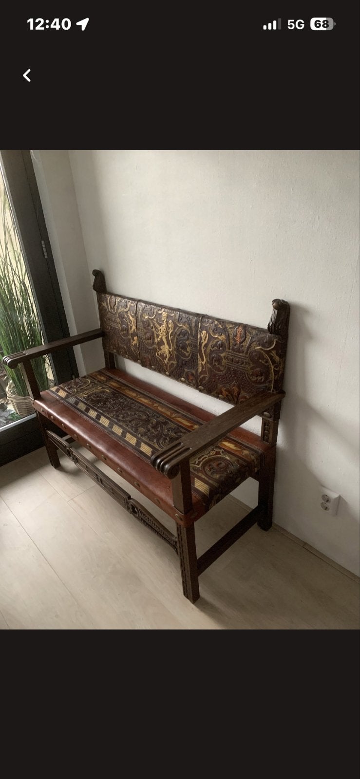 Antieke houten bank met leer en goudkleurige details, Antiek en Kunst, Ophalen