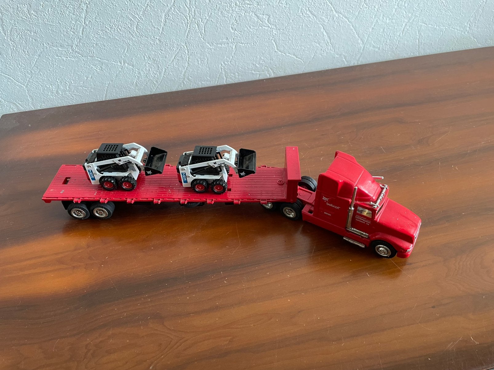 Mack truck met oplegger en 2 bobcat shovels, Ophalen, Zo goed als nieuw, Bus of Vrachtwagen, Overige merken