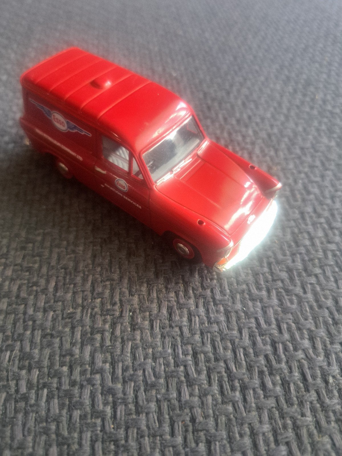 vanguards lledo model ford anglia "esso", Overige merken, Gebruikt, Auto, Ophalen of Verzenden