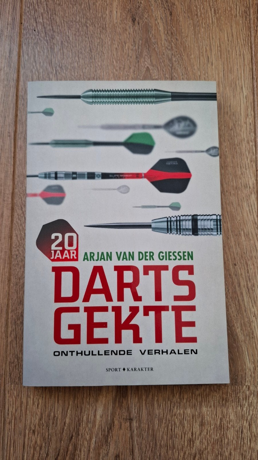 Arjan van der Giessen - 20 jaar dartsgekte, Arjan van der Giessen, Ophalen of Verzenden, Zo goed als nieuw, Balsport