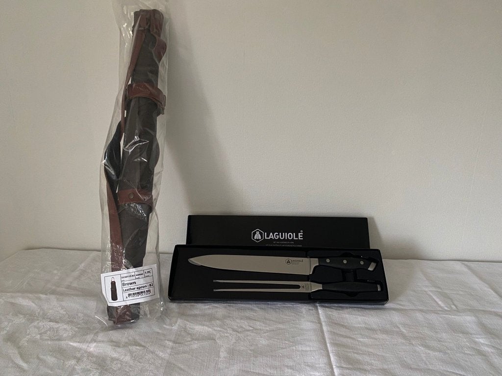 Te koop leren barbecue short met mes en vork set., Ophalen, Nieuw