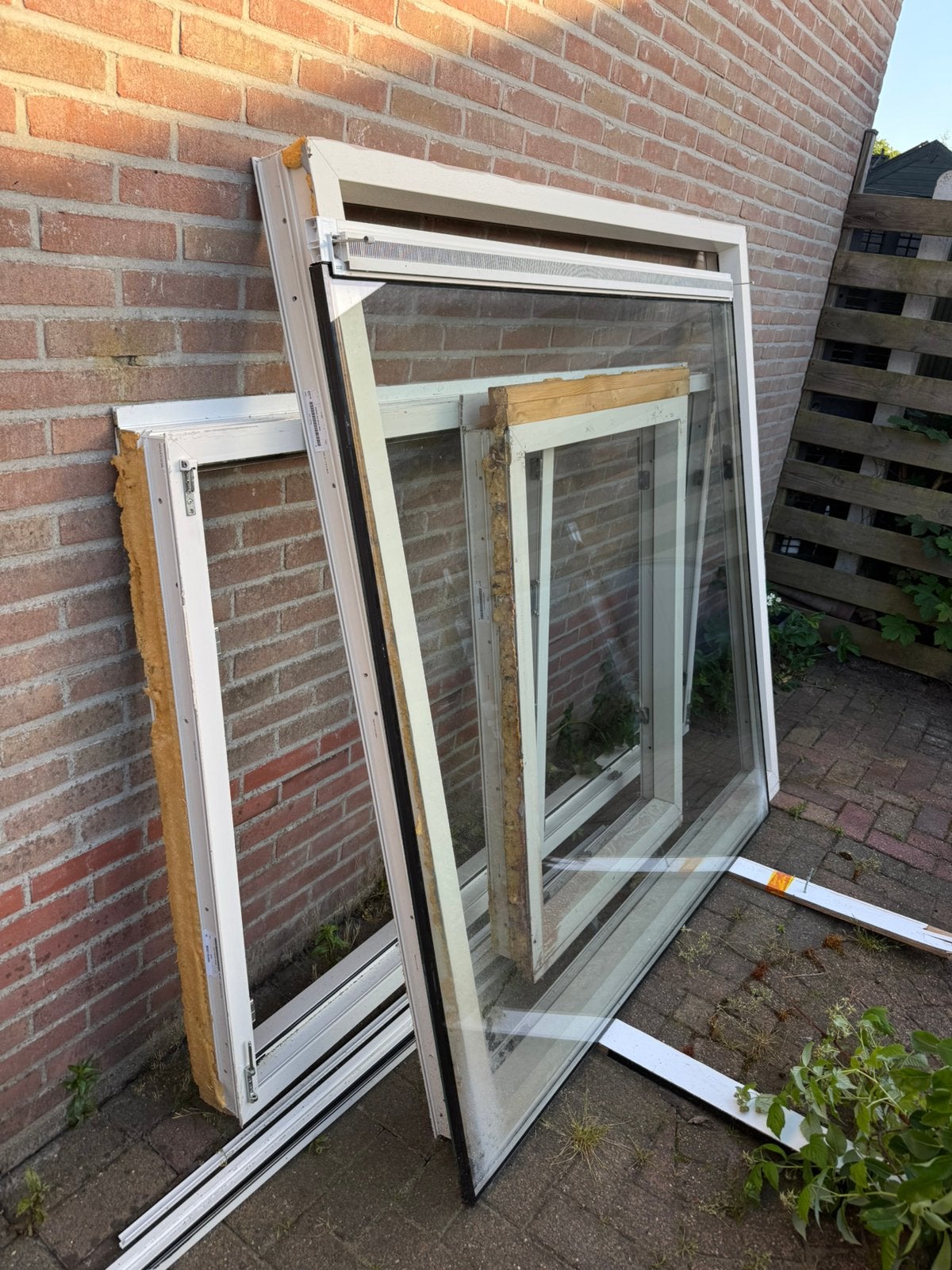 Kunststof kozijn met vast raam, Doe-het-zelf en Verbouw, Kozijnen en Schuifpuien, Kunststof, Gebruikt, Raamkozijn, Inclusief glas