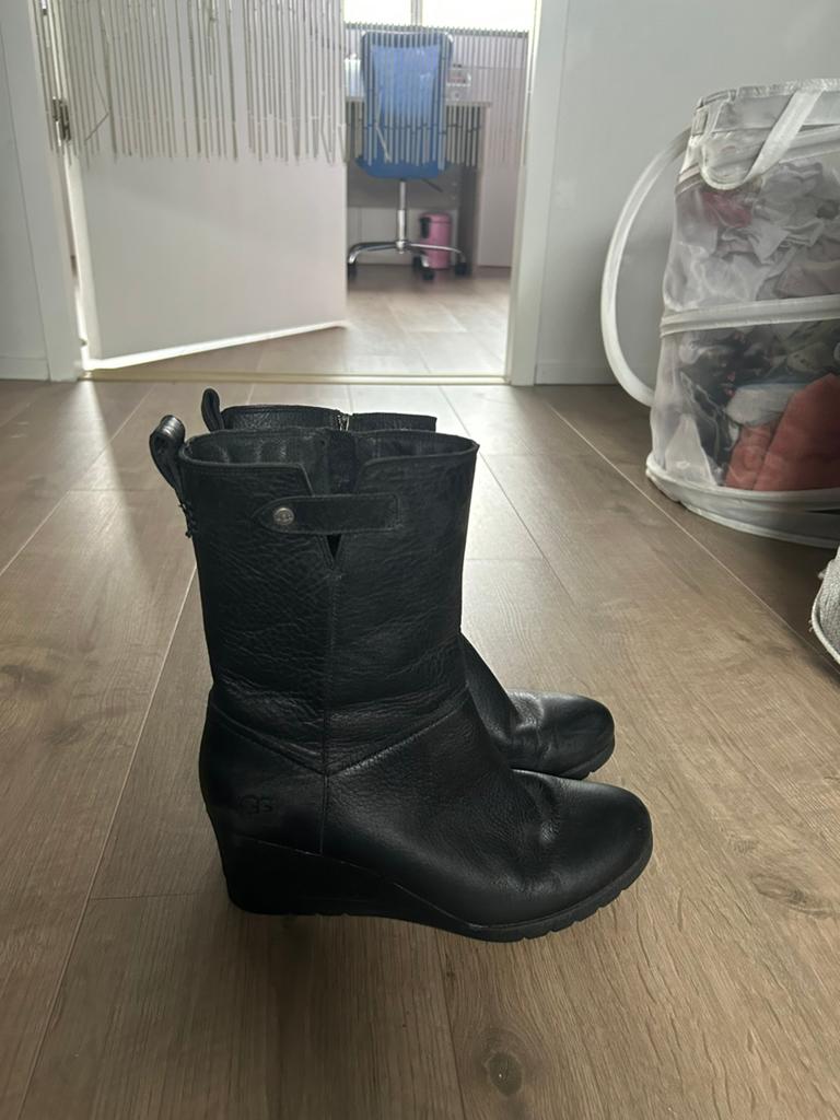 Ugg dames laarsjes, Ophalen of Verzenden, Zo goed als nieuw, Zwart