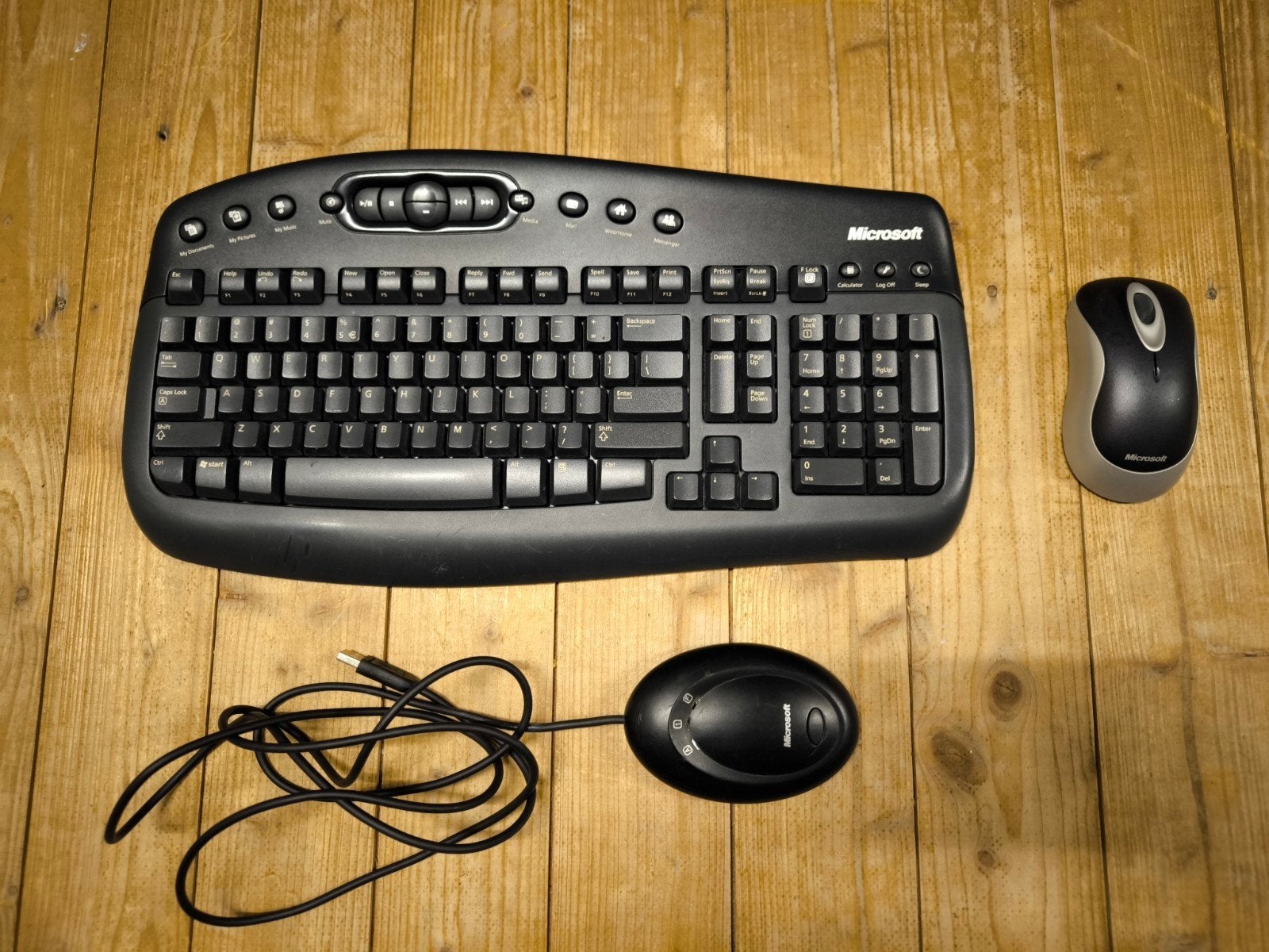 Microsoft Wireless MultiMedia Desktop 1.1 (Compleet), Computers en Software, Ophalen of Verzenden, Draadloos, Qwerty, Toetsenbord en muis-set