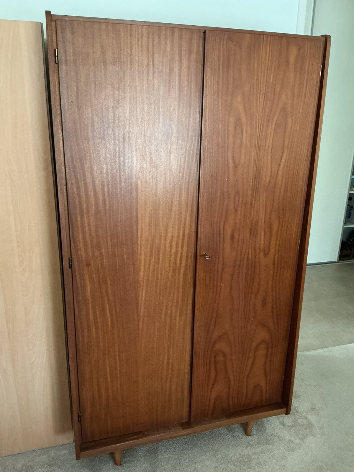Vintage kledingkast uit 1963 - Teakhout met roede en planken, Huis en Inrichting, Ophalen, Gebruikt, 100 tot 150 cm, Teakhout