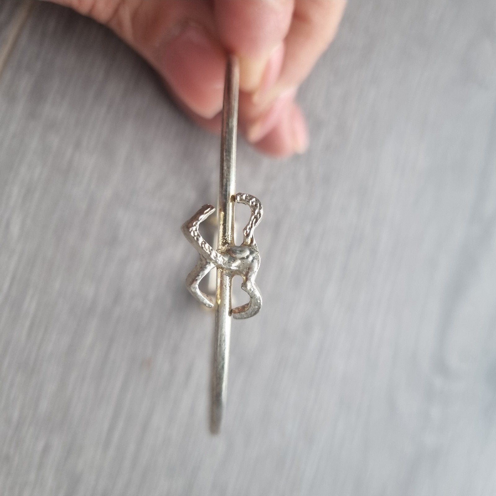 Zilverkleurige Verstelbare Bangle Armband met Strikje, Sieraden, Tassen en Uiterlijk, Armbanden, Ophalen of Verzenden, Gebruikt