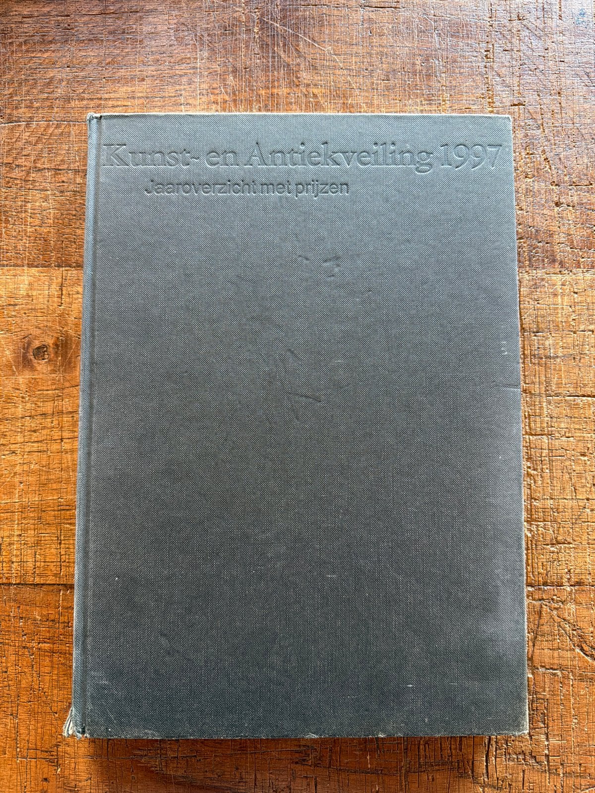 Kunst- en Antiekveiling 1997 Jaaroverzicht met prijzen, Ophalen of Verzenden, Gelezen, Catalogus