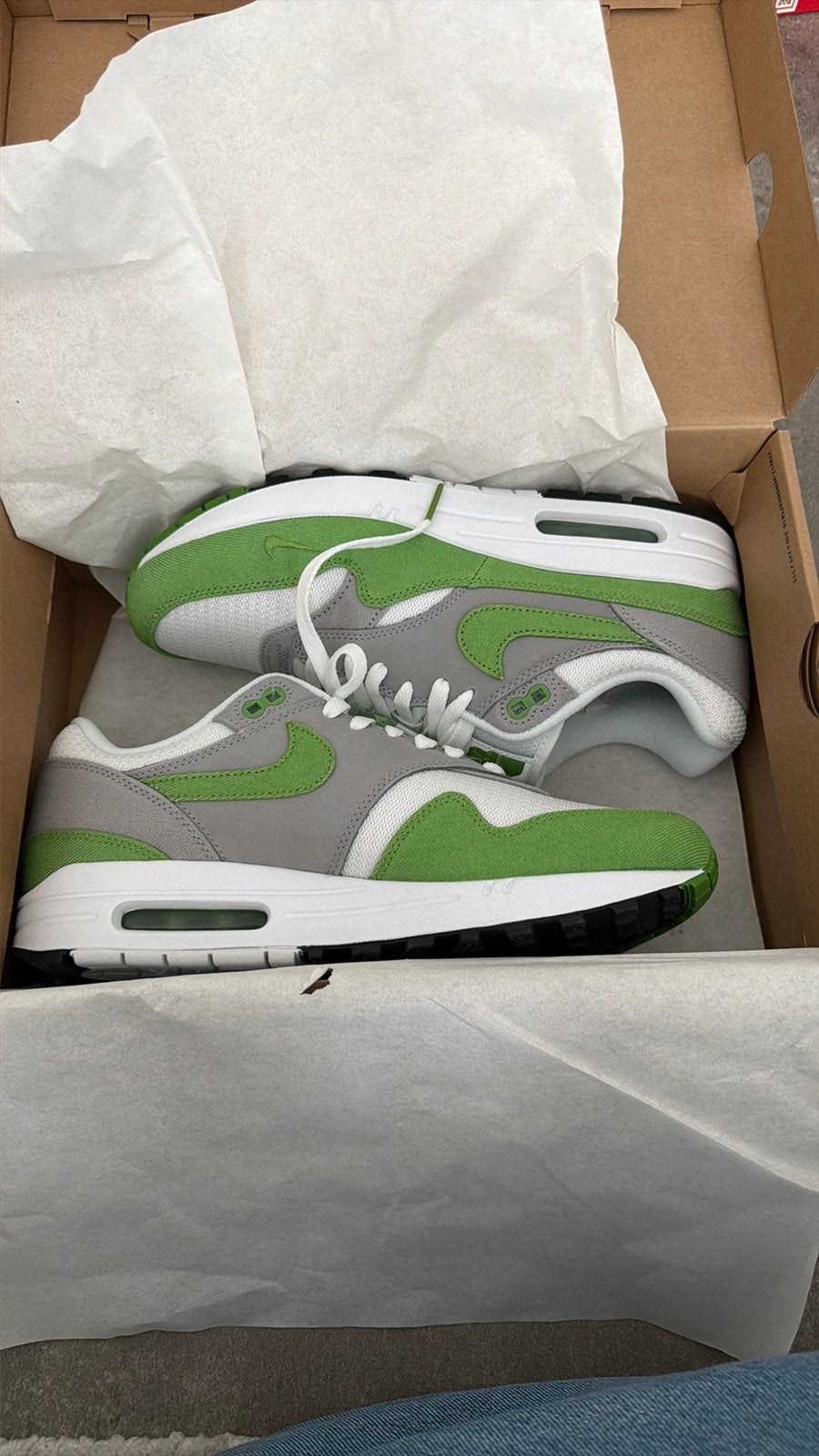 Nike Air Max 1 Patta 20th Anniversary Chlorophyll maat 43, Kleding | Heren, Overige kleuren, Nieuw, Ophalen of Verzenden, Sneakers of Gympen