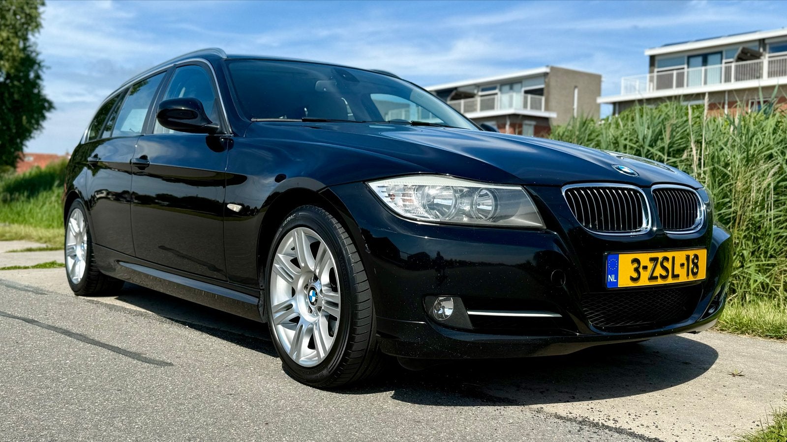 BMW 3-Serie 318 I Touring 2011 Zwart, Auto's, Achterwielaandrijving, Zwart, Handgeschakeld, Particulier