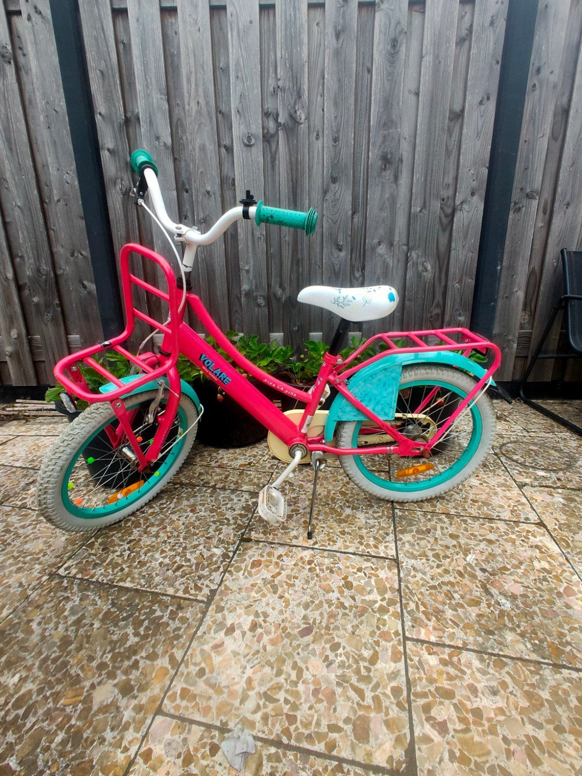Roze Volare kinderfiets - Nieuwe handvatten en bel nodig, Terugtraprem, 16 tot 20 inch, Gebruikt, Volare