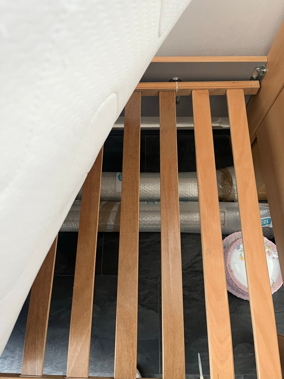 Eenpersoonsbed met lattenbodem, matras en beddengoed, Ophalen, 90 cm, Zo goed als nieuw, 200 cm
