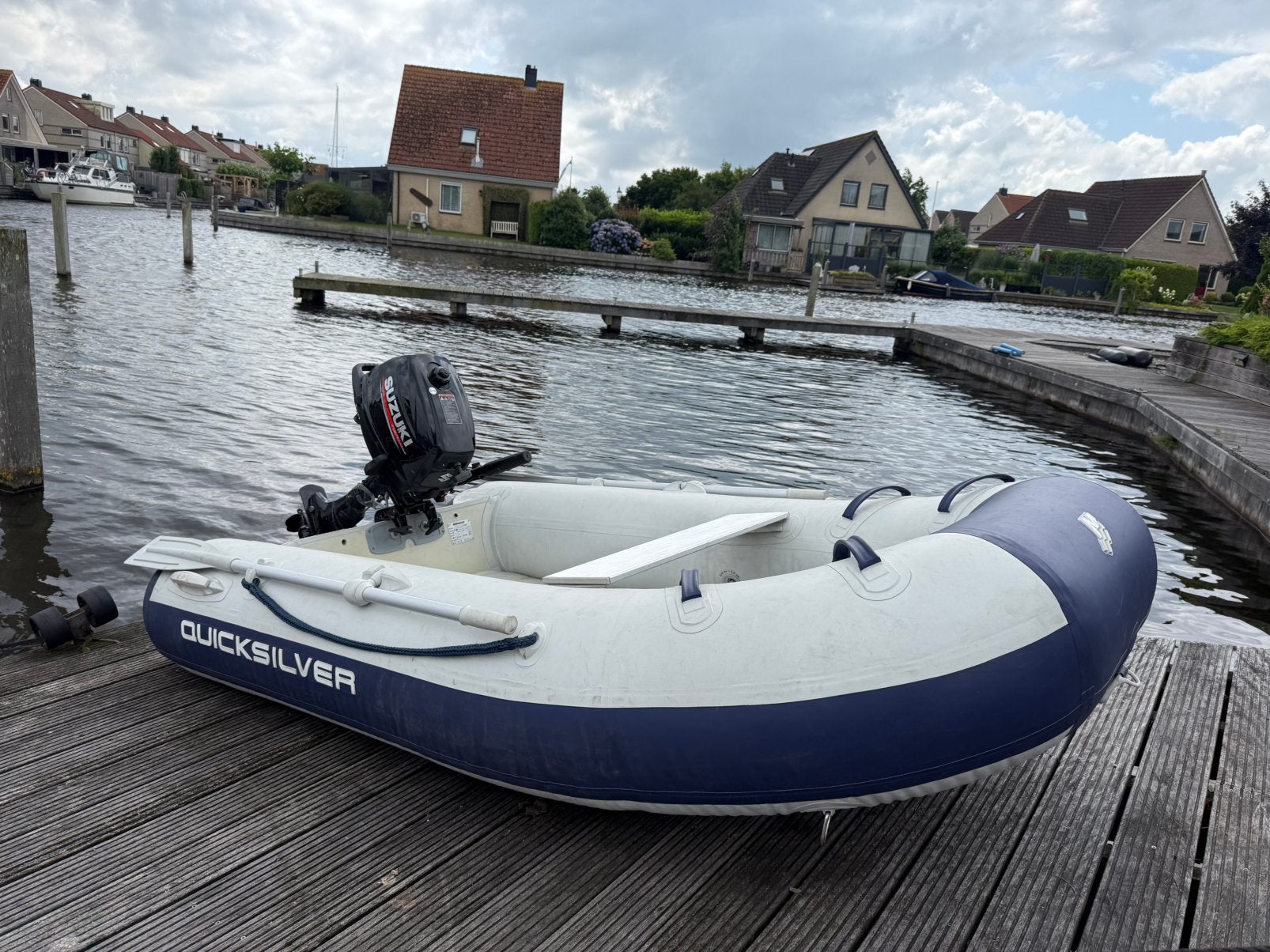 Quickzilver 250 met suzuki 6pk 4takt 2017, Ophalen, Zo goed als nieuw, Motor en Techniek, Motorboot